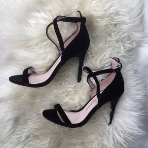 Black velvet Chinese Laundry heels SZ6
